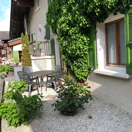 Couette-café Café Cher-mignon Et D'hôtes