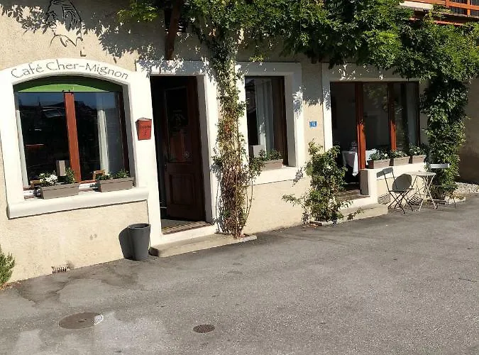 Couette-café Café Cher-mignon Et D'hôtes Chermignon-d'en Haut